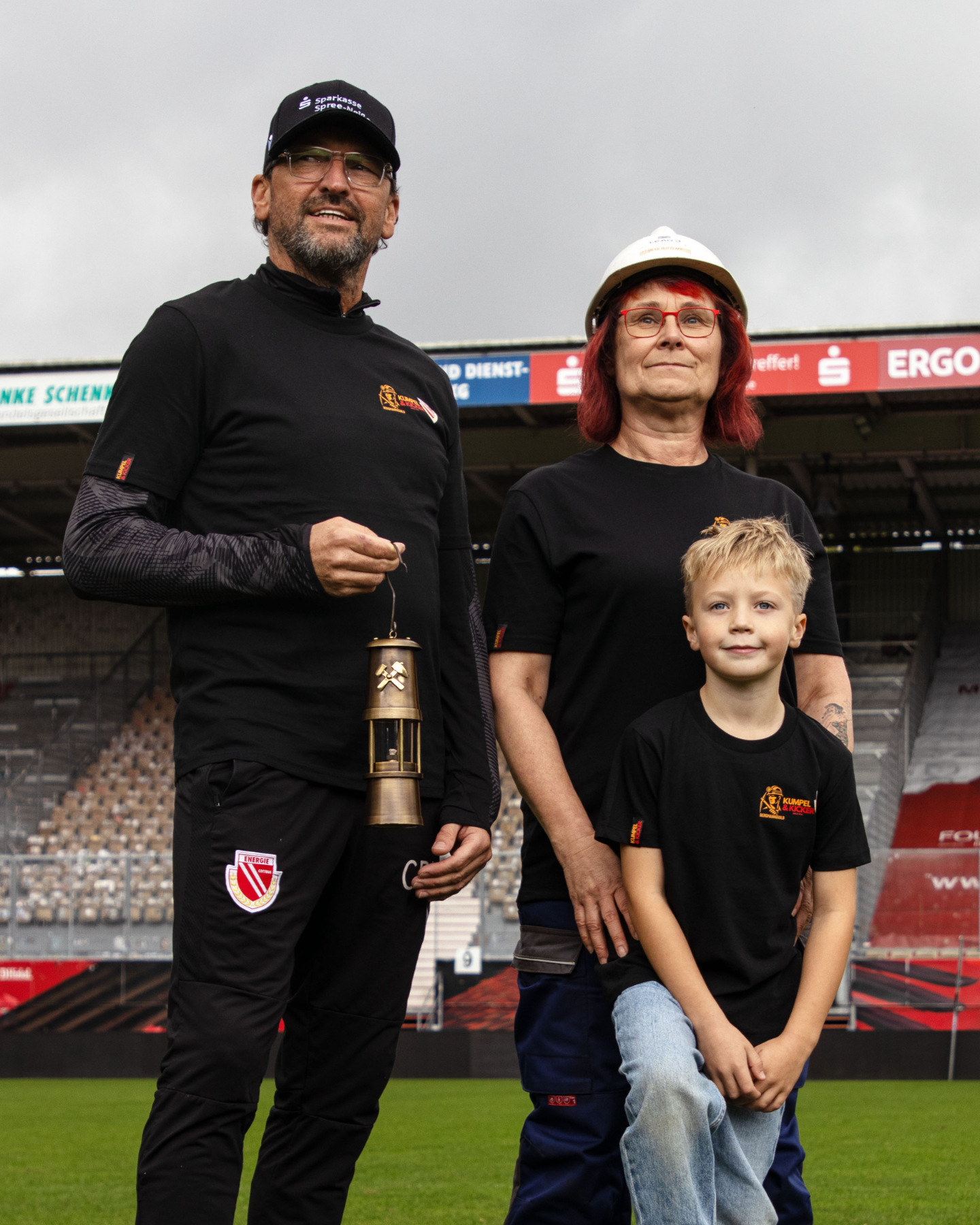 T-Shirt KUMPEL & KICKER - BERGMANNSGOLD X ENERGIE COTTBUS - Erwachsene