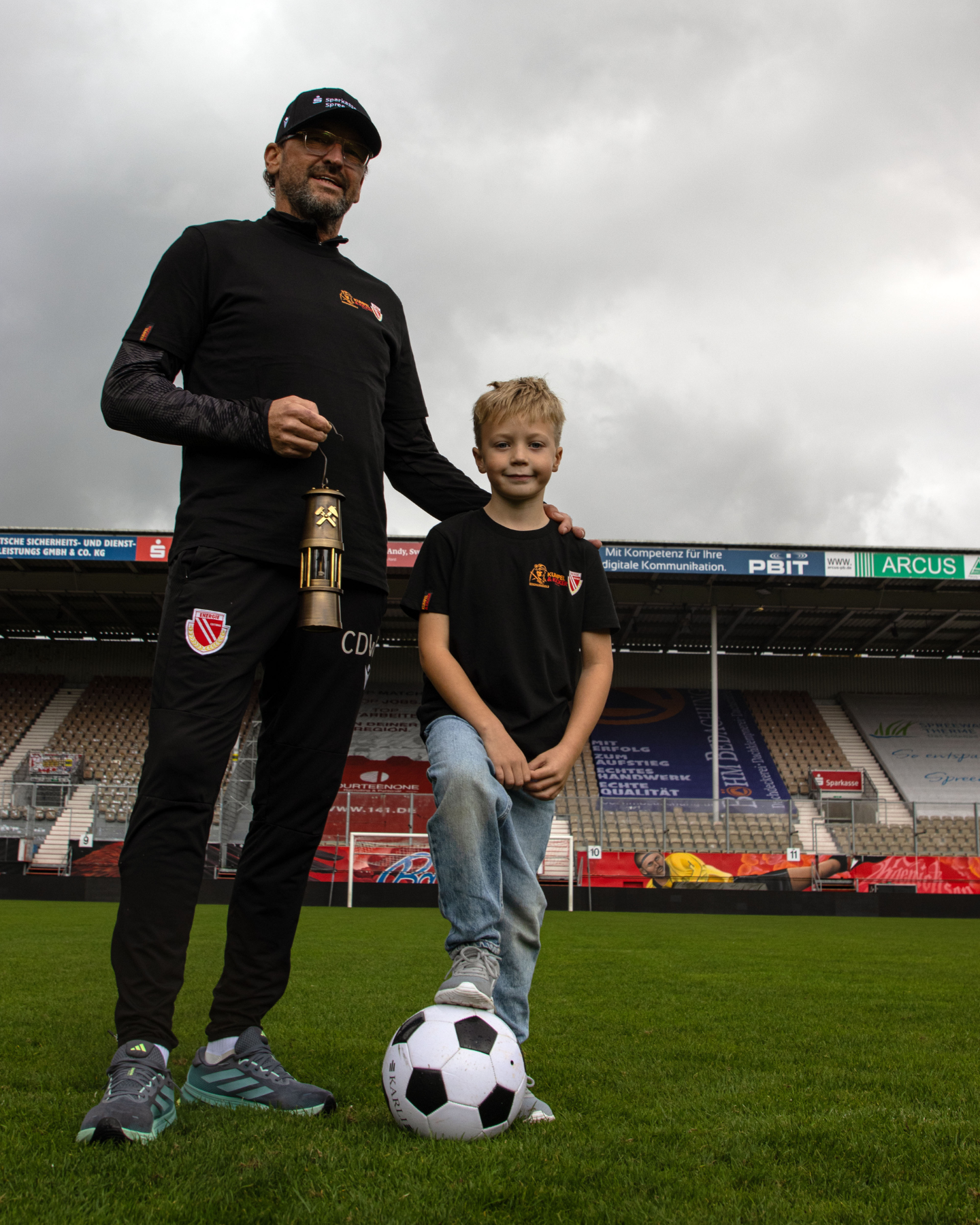 T-Shirt KUMPEL & KICKER - BERGMANNSGOLD X ENERGIE COTTBUS - Kinder