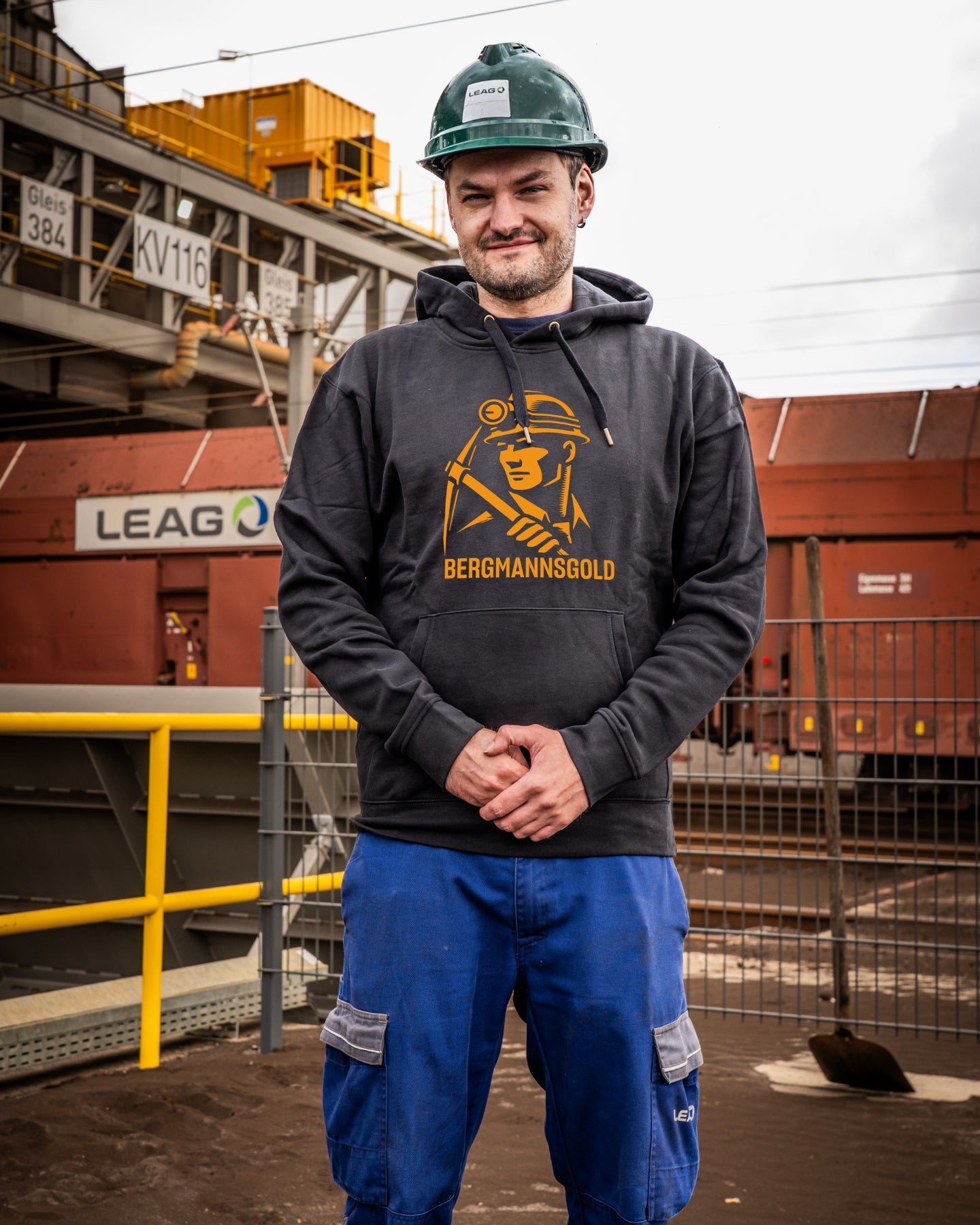 Hoodie KUMPELSTOLZ unisex schwarz